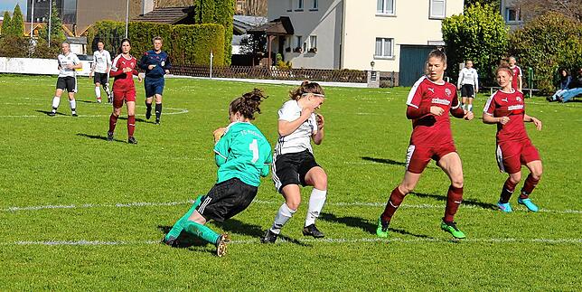 Bild 15: FC Hochrhein wehrt sich tapfer beim 1:2 gegen Spitzenreiter SV Deggenhausertal &ndash; wir haben Bilder!
