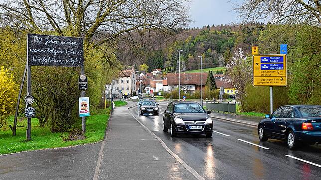 Wann folgen Taten? Das fragte im Jahr 2018 eine Beschwerdetafel an der Ortsdurchfahrt in Espasingen. Nun steht der nächste Schritt bei ...