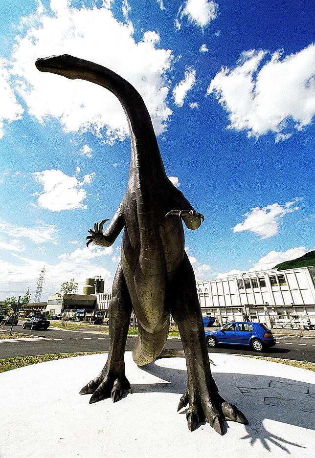 Bild 4: Frick im Dino-Fieber: Vor 60 Jahren fand Ernst Wälchli den ersten Saurierknochen in der Tongrube