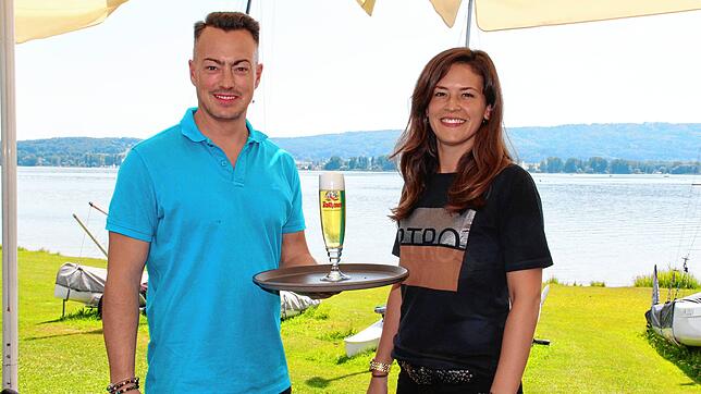 Daniel Burger und Ramona Lerner, Geschäftsführer des Restaurants Steg 11 am Yachtclub, haben ihre Bierpreise auch anpassen müssen. Die ...