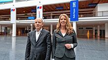 Betriebsratschef Thomas Bittelmeyer und Personaldirektorin bei RRPS, Thelse Godewerth. Beim Gespräch in der Messe waren sie sich einig, ...
