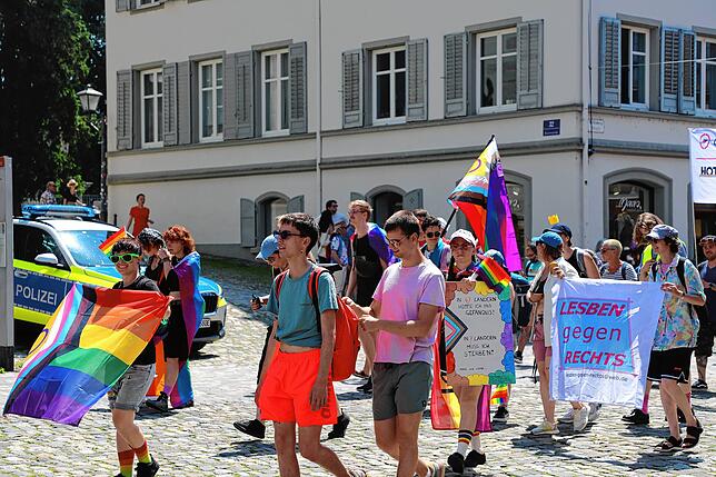Bild 1: Ein bunter Protestzug zieht durch Konstanz und Kreuzlingen