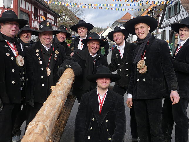 Bild 11: Fasnacht in Bermatingen: 100. Narrenbaum und 55 Jahre Zimmergilde – Die besten Bilder!