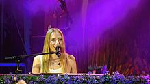 Manchmal melancholisch, aber immer optimistisch: Lea kam nicht nur bei ihren eingeschworenen Fans beim Open-Air in Markdorf hervorragend ...