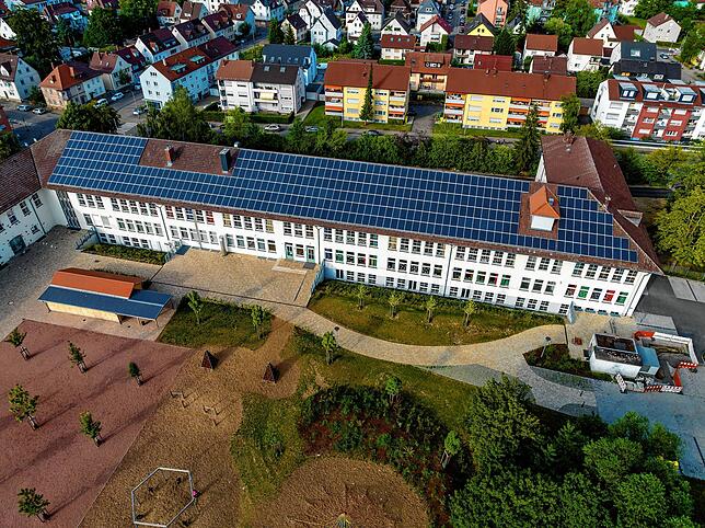 Auch die Friedensschule in Schwenningen wurde umfassend mit Photovoltaik-Modulen belegt.