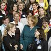 Antje von Dewitz (links vorne) traf Angela Merkel beim Frauengipfel.