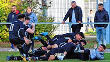 Fans und Spieler des SC Konstanz-Wollmatingen feiern den Aufstieg in die Landesliga. In der kommenden Saison bekommen sie zahlreiche ...