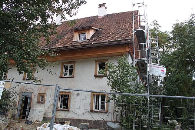 In Nachbarschaft zum Komethof steht an der Riedlestraße dieses einstige Armenhaus, das derzeit saniert wird.