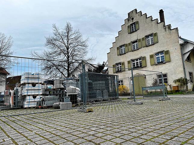 Der Aufbau des Nahwärmenetzes beginnt in Oberlauchringen am Lindenplatz. Hier werden unter anderem die umliegenden gemeindeeigenen ...