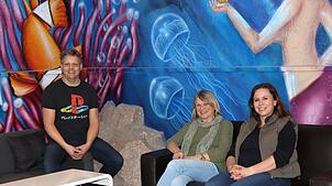 Alexis Klausch, Cornelia Ries und Monika Röckl sind drei der ehrenamtlichen Helfer, die sich bei der Betreuung des neuen „089 Jugend ...