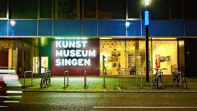 Die Stadt hat alle Veranstaltungen in städtischen Kultureinrichtungen Corona-bedingt abgesagt. Dazu gehört auch eine Buchtaufe im ...