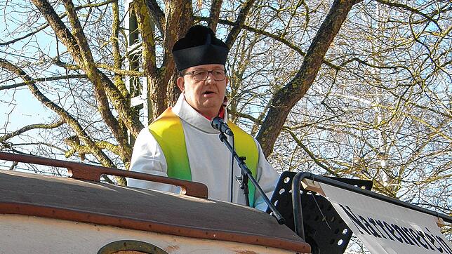 Pfarrrer Marcus Maria Gut hielt in den vergangenen beiden Jahren bei der Narrenmesse auf dem Rathausplatz bemerkenswerte Predigten in ...