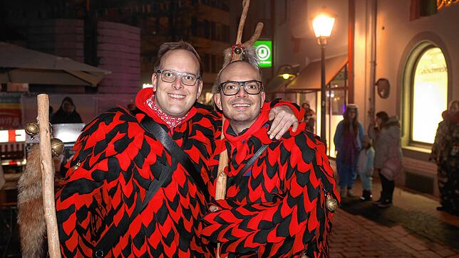 Bild 5: Mit dem Butzenlauf wird die Straßenfasnacht eingeläutet