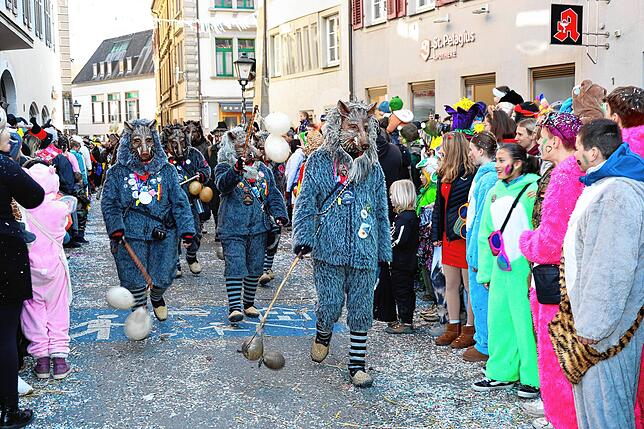 Bild 34: Konstanzer Fasnachtsumzug 2025: Altstadt ist in Narrenhand