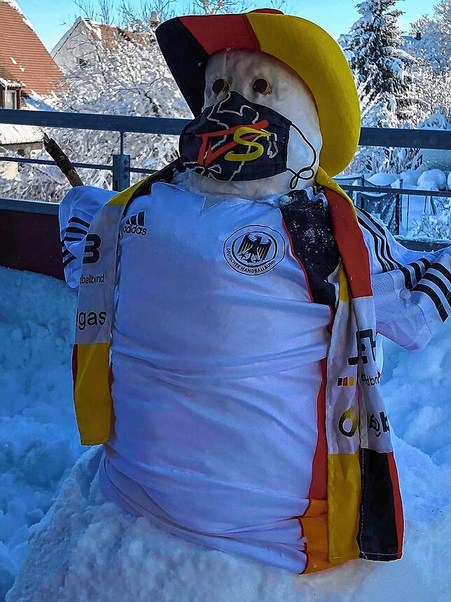 Um den Kontakt zu den jungen Mitgliedern zu halten, hat der Turnverein vor kurzem einen Schneemann-Wettbewerb ins Leben gerufen. an dem ...