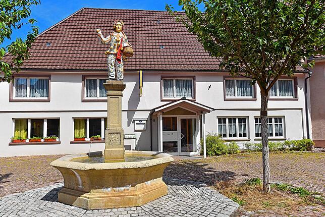 Wiedereröffnet wird die alteingesessene Hüfinger Wirtschaft „Krokodil“, die mit dem davorliegenden Hanselbrunnen eine markante Ecke in ...