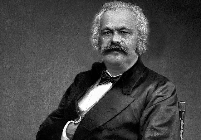 So etwa sah Marx aus, wenn er sich nur vom Vollbart getrennt hat. Möglicherweise ließ er den Oberlippenbart stehen.