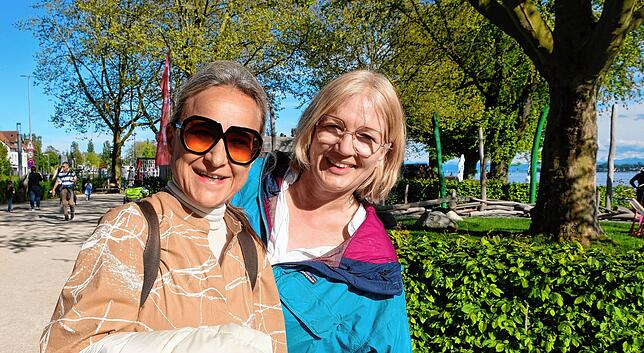 Sind beide begeistert vom Uferpark und den neuen Gärten: Besucherin Katja Schmid aus Bayern (links) und ihre Überlinger Freundin Kerstin ...