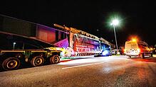 200 Tonnen schwer, über 10 Meter lang und 4,6 Meter hoch: In der Nacht von Dienstag auf Mittwoch rollte dieser Schwertransport durch den ...