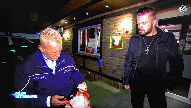 Ron Kruckow während einer Folge von „Auf Streife“. Die Fernsehsendung läuft seit 2013 bei Sat.1. Der in Sachsen-Anhalt ...