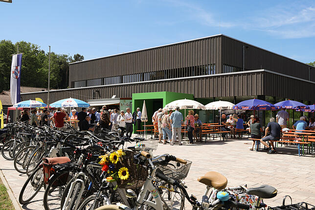 Endlich offiziell seiner Bestimmung übergeben: Die Sporthalle in der Gemeinde Moos ist bereits seit zwei Jahren in Betrieb.