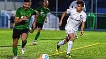 Vorsichtige Entwarnung. Justin Petretta (links, im Laufduell mit Yasin Demirci) traf nach zehn Minuten zum 2:0 für den SV Herten, ...