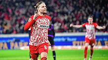 Lucas Höler feiert seinen Treffer zum 2:2.