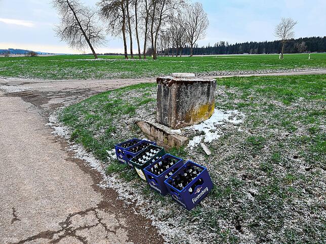 Markus Holpp wird in der Regel erstmalig auf die alkoholische Hinterlassenschaft aufmerksam, wenn er in diesem Bereich mit seinem Hund ...