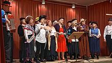 Sie singen von früher und heute: der Pfadichor im katholischen Remigiushaus beim närrischen Abend der Pfarrgemeinde. Bild: Jacqueline Weiss