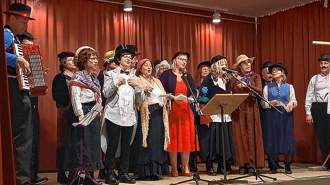 Sie singen von früher und heute: der Pfadichor im katholischen Remigiushaus beim närrischen Abend der Pfarrgemeinde. Bild: Jacqueline Weiss