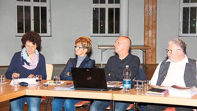 Der Vorstand (von links): Schriftführerin Christine Nagel, stellvertretende Vorsitzende Theodora Fattler, Vorsitzender Gerald Sandner ...