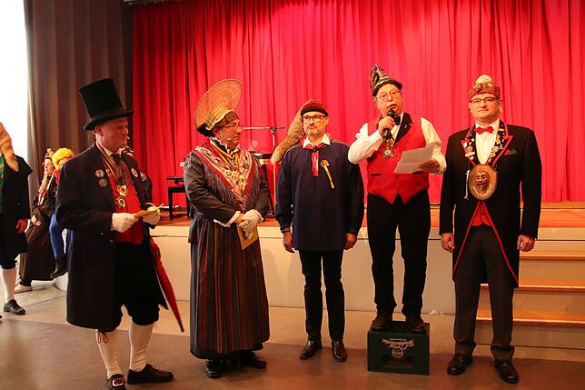 Familienbild mit Überlingens Narreneltern, von links: Thomas Pross und Wolfgang Lechler (Chefs der Überlinger Narrenzunft), Christoph ...