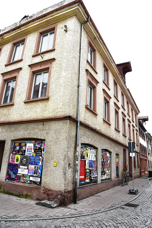 Blick auf die Färberstraße 12. Das Haus an der Ecke Brunnenstraße/Färberstraße soll im Frühjahr abgerissen werden.