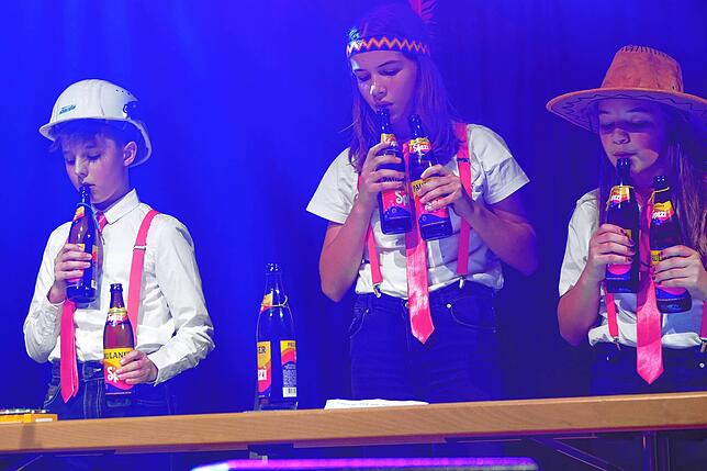 Bild 17: Buäbä & Maidli begeistern während dem 24. Showkonzert der Feuerwehrkapelle Pfohren das Publikum