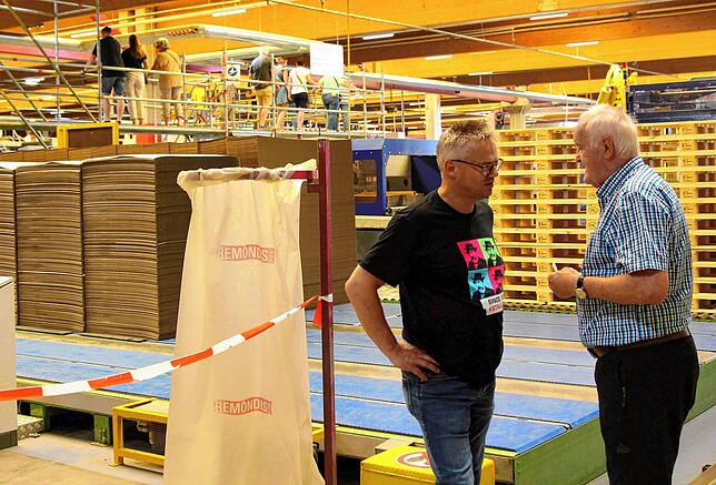 Bild 15: Die Firma Straub in Bräunlingen feiert Riesenjubiläumsfest: Die Stimmung ist grandios.