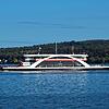 Am ersten Betriebstag: Das neue Fährschiff &bdquo;Richmond&ldquo; bringt Lastwagen, Autos und Menschen zwischen Konstanz und Meersburg ...