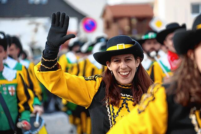 Bild 9: So bunt war der große Umzug beim Seenarrentreffen in Allensbach 2024 &ndash; Teil 2