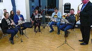 Das Gemeinderatsorchester spielt während der Jahresabschlussfeier des Rats (v.l.): Sarina und Egon Bäurer, Petra Moog, Michael ...