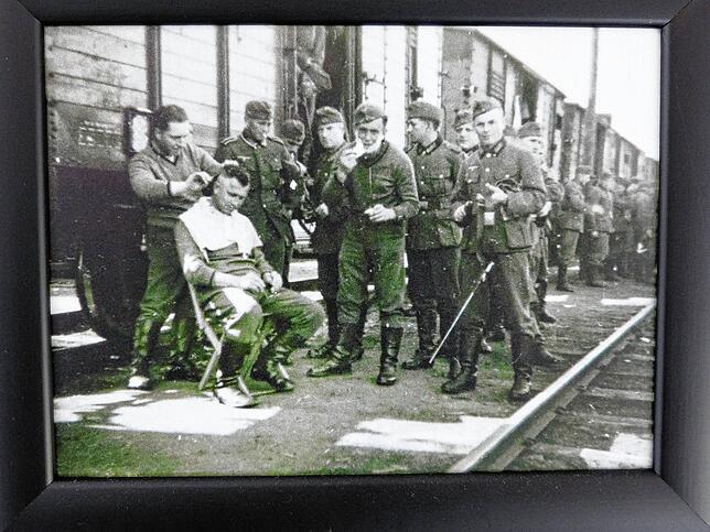 1930 ist Josef Zipfel , der Großvater von Ulrich Zipfel, in die Handwerkerrolle eingetragen worden. Dieses Bild entstand etwa um 1944 ...