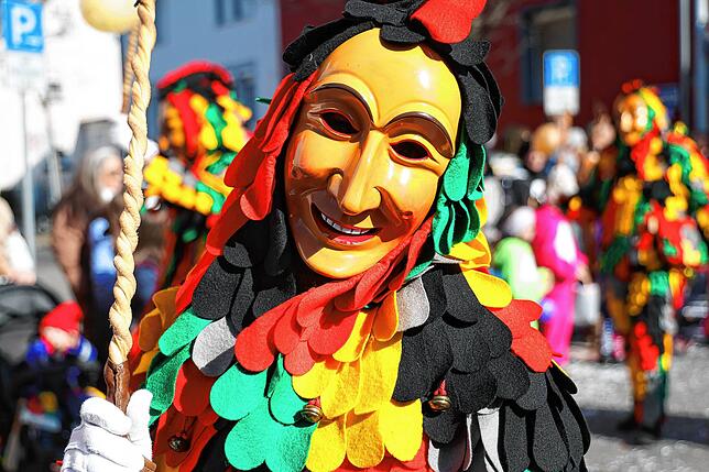 Bild 21: Bunte Kostüme und fröhliche Stimmung beim Fastnachtsumzug 2025