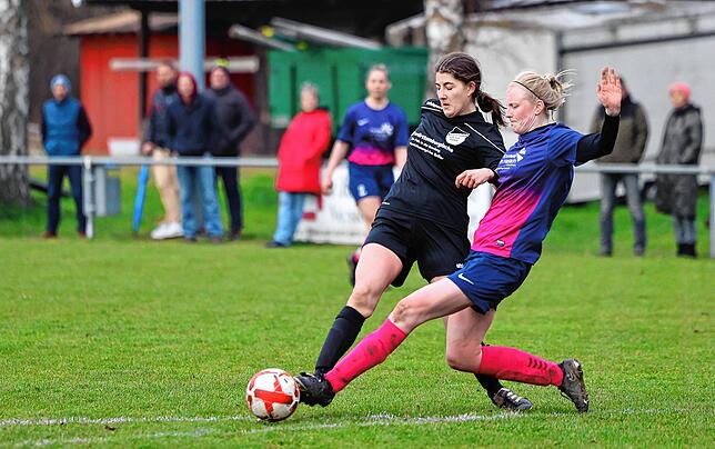 Bild 3: Unsere Bildergalerie vom Frauen-Bezirksliga-Spitzenspiel zwischen Kirchen-Hausen und Wolterdingen