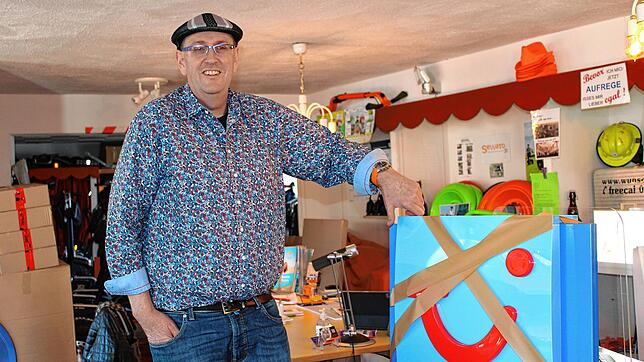Die Reiseagentur Holiday-Land von Reinhold Strecker streicht alle TUI Angebote aus seinem Programm. Das blaue Tui-Schild wird in seiner ...