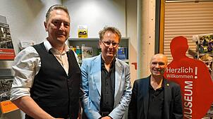 Im Stadtmuseum (von links): Jörg Schlenker (Vortragender), Andreas Baumer (Geschäftsführer der Heinrich-Böll-Stiftung Baden-Württemberg) ...