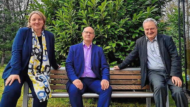 Die Vorständin des St. Josefshauses, Birgit Ackermann, mit Hartmut Fricke und Karl-Heinz Huber, der die Geschäftsführung des ...