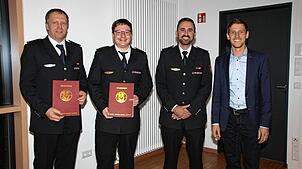 v.l. Dominic Schober, Alexander Wischnewski, Kommandant Florian Löffler, Bürgermeister Severin Rommeler.