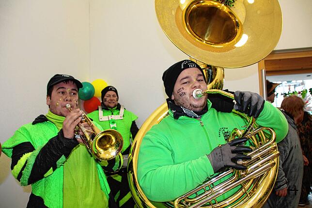 Bild 6: Fasnacht-Highlights in Wald: Unvergessliche Bilder vom Rathaussturm und Schülerbefreiung!