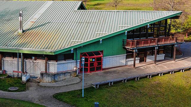 Die Litzelhardthalle in Liggeringen: Die Mehrzweckhalle soll nun saniert werden. Die Kosten belaufen sich auf 9,5 Millionen Euro.