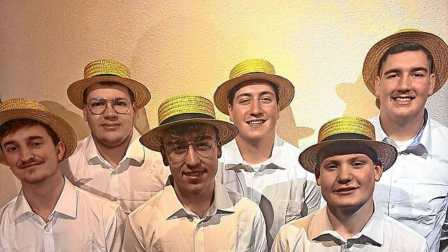 Die Azubis der Narrenzunft freuen sich auf ihren Auftritt (von links): Jakob Ringwald, Tim Schilli, Marcel Burger, Tristan Zolnai, Paul ...
