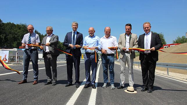 Verkehrsfreigabe für den neuen Abschnitt der B 31 zwischen Überlingen Ost und West, von links: Landrat Lothar Wölfle, ...
