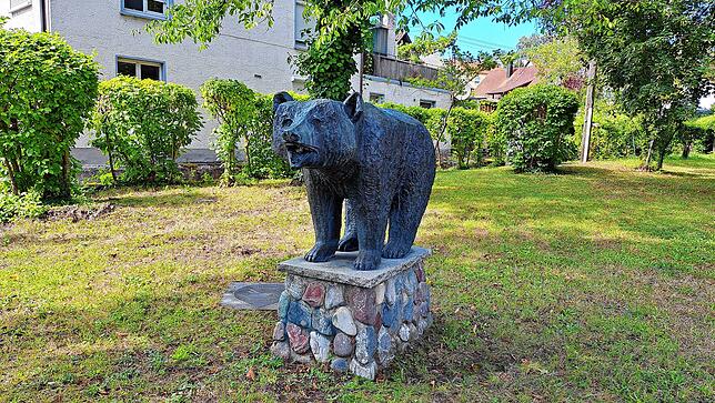 Die Statue eines Bären ist einer der Orte, den man auf der Bären-Rallye durch Bermatingen erkunden kann.
